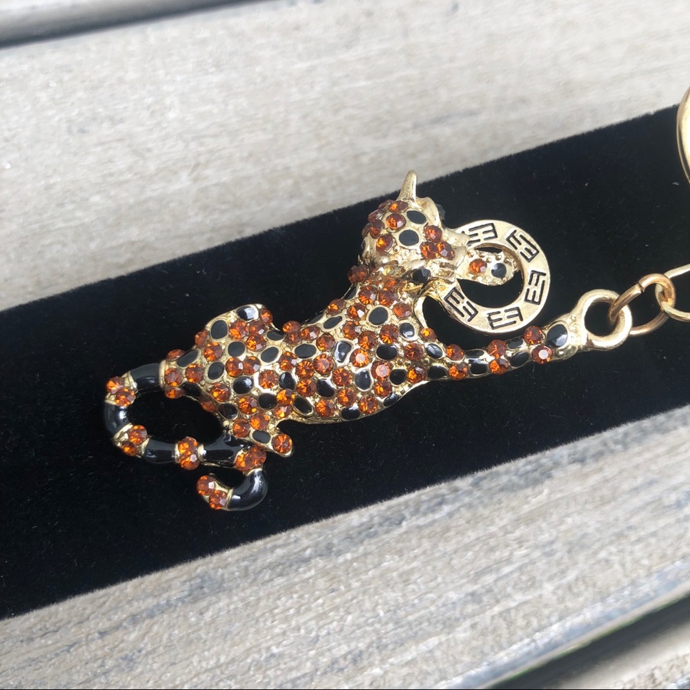 Rhinestone Cheetah Key Chain - Picture 2 of 3